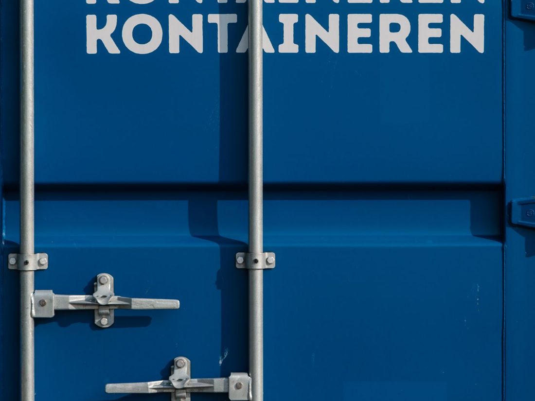 Sealed shipping container doors with locking bars